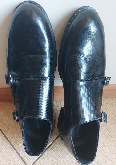 Продаю крутые итальянские туфли монки.