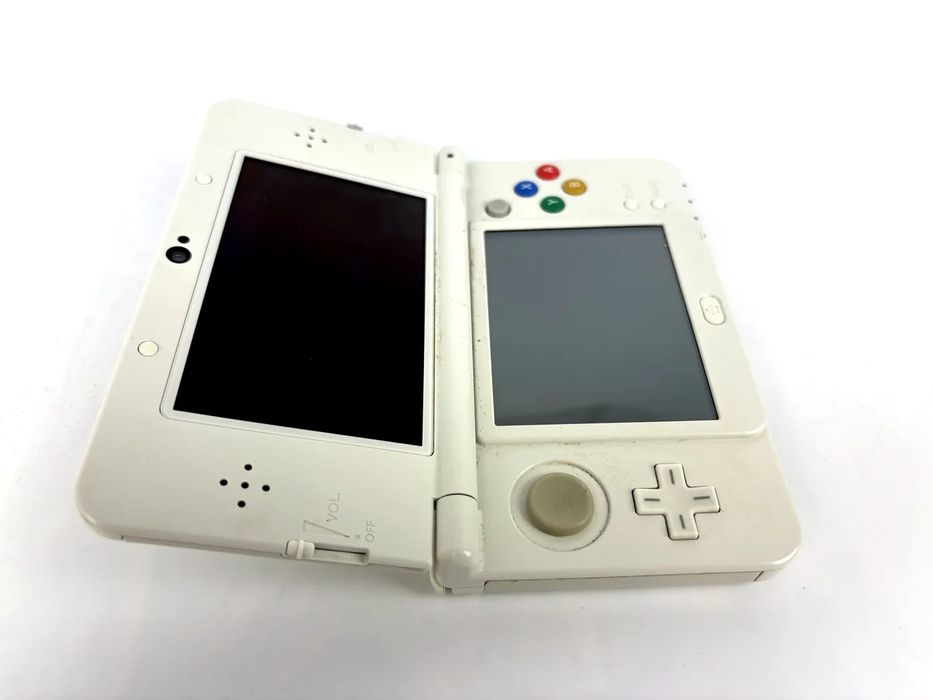 Konsola Nintendo New 3DS Biała + Ładowarka Zestaw