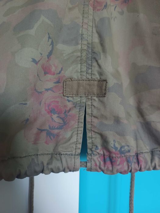 Damska parka khaki z kapturem w kwieciste wzory, rozmiar XS