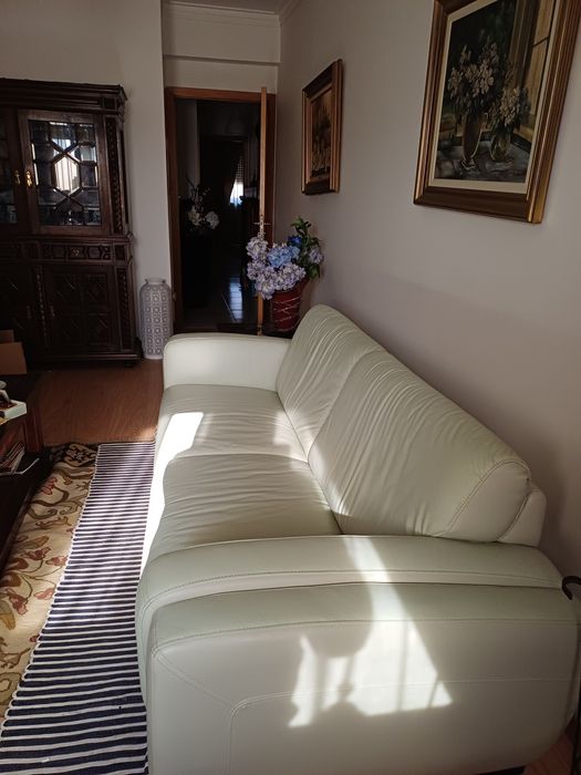 Sofá cabedal quase novo