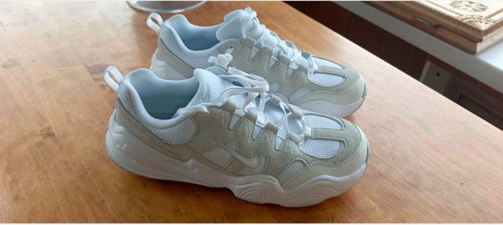 Оригінальн жіночіі Nike Tech Hera, 43р.