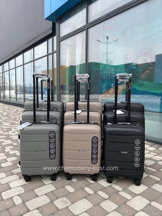 Валіза поліпропілен Wings HWF-03 чемодан