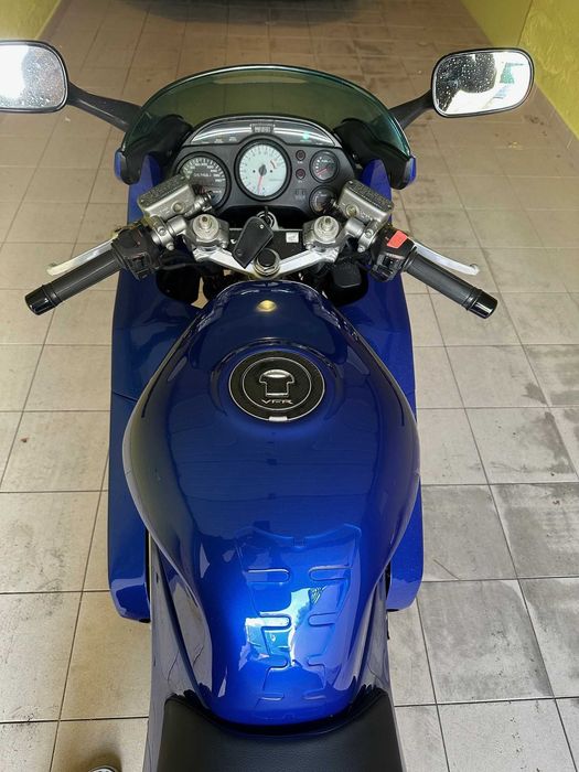 Honda VFR 750F (RC36) V4