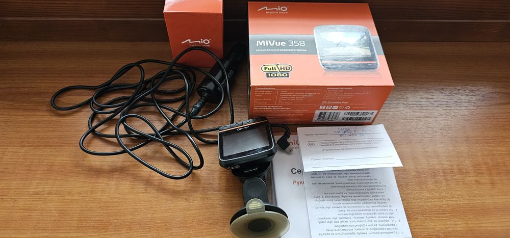 Продам видеорегистратор MiVue 358