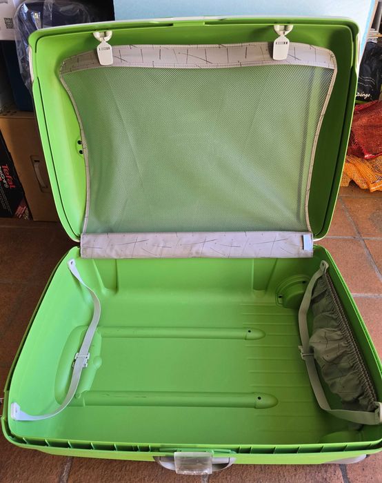 Mala American Tourister, rígida, 2 rodas, 68 cms.