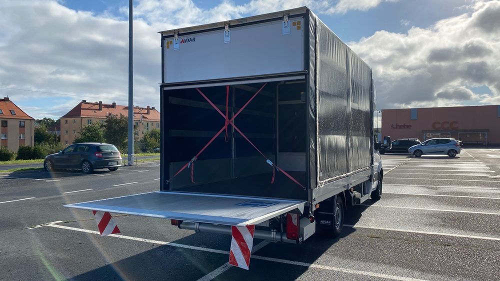 Wynajem BUS dostawczy plandeka oraz plandeka z windą kat. B