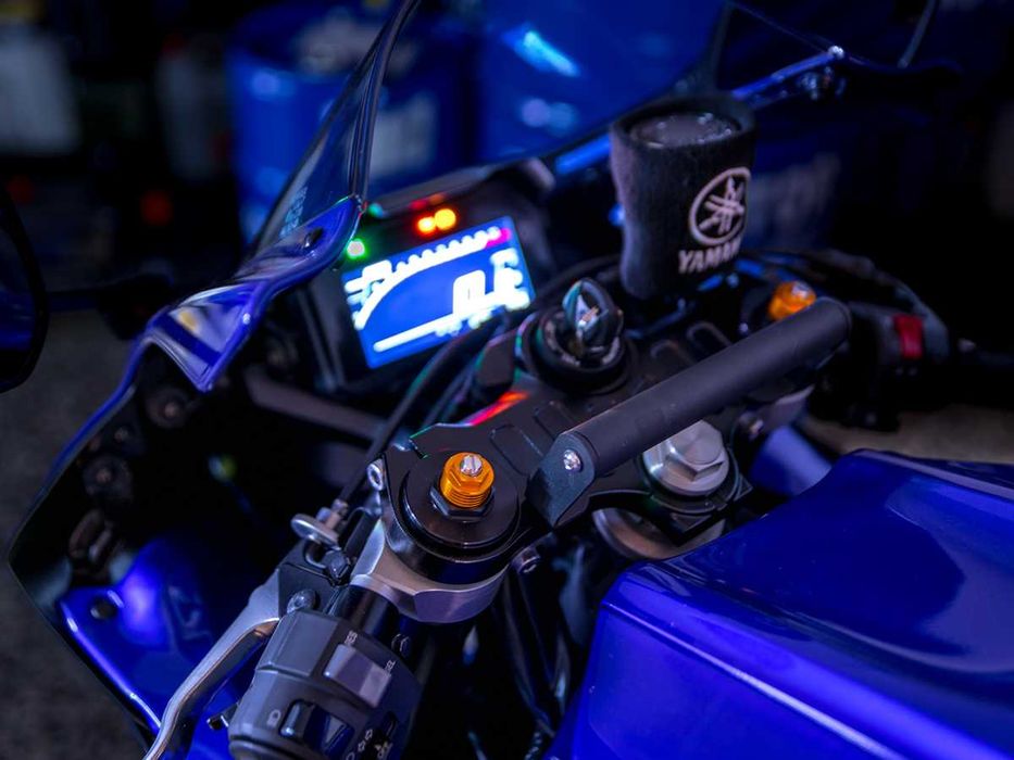 Yamaha R7 de 2024 em estado Irrepreensível. Linha Leo Vince. Extras
