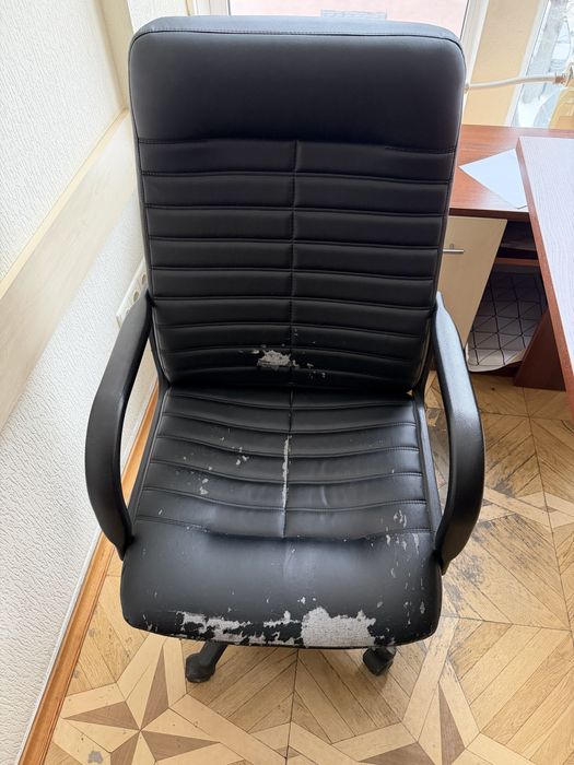 Офісні крісла/ствльці