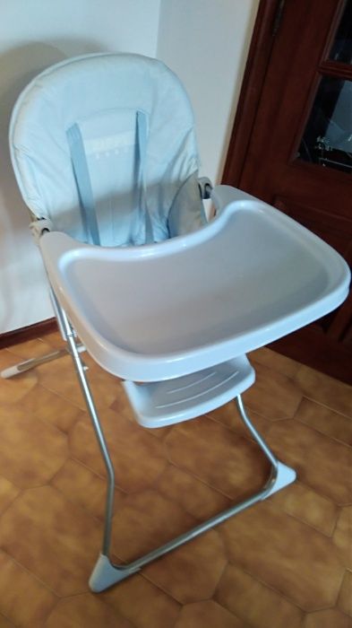 Cadeira de refeição de criança.