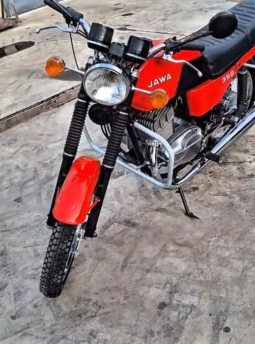 Jawa 350 Flo-Master 1990 р.
Легендарний класичний мотоцикл Jawa 350. Яскравий червоний колір, доглянутий зовнішній вигляд,