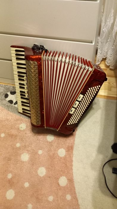 Akordeon Weltmeister 120 czerwony