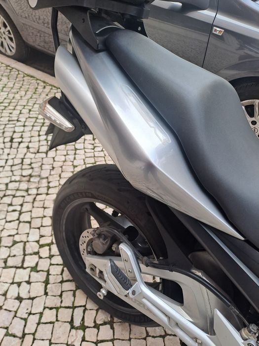 Suzuki GSR 600 impecável