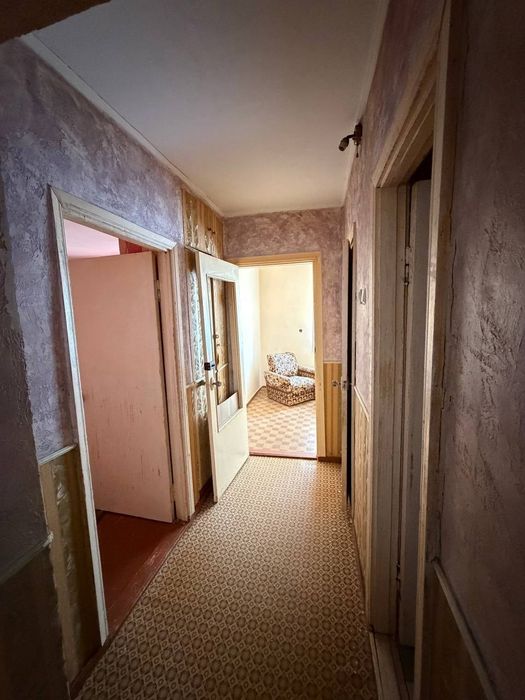 Продаж 3-кімнатної квартири в центральній частині міста.