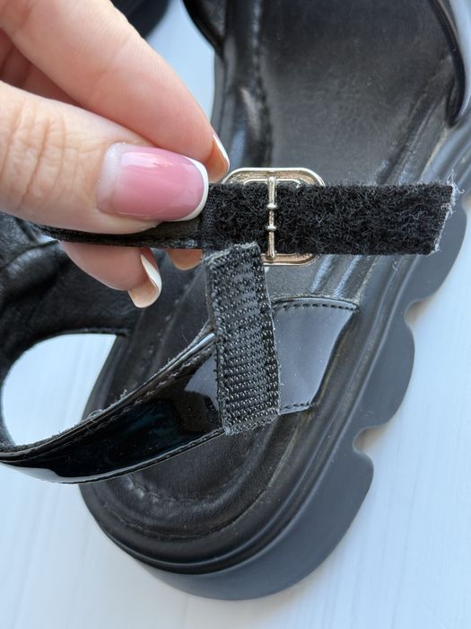 Босоніжки на дівчинку