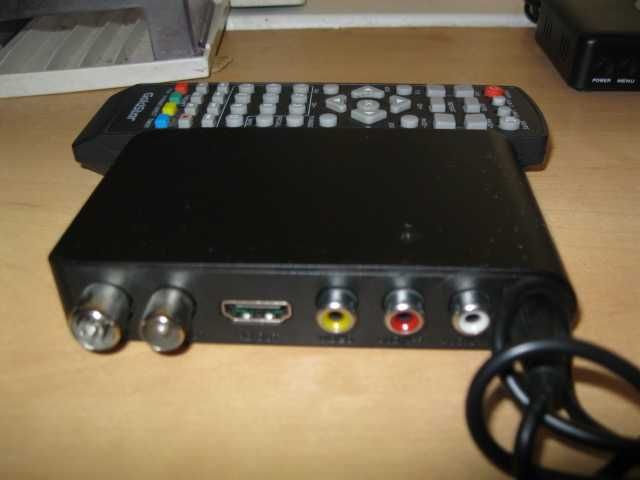 т2 тюнер(приемник)GOLDSTAR,UCLAN HD INTERNET,STAR-Q,хор. сост,комплект