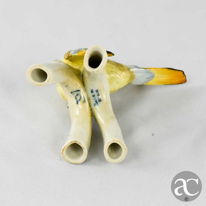 Figura de pássaro em porcelana espanhola