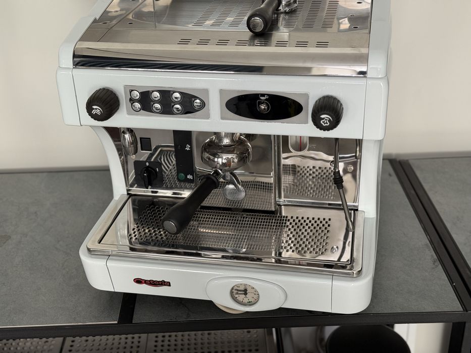 Професійна кавоварка для барів і кафе CMA Astoria Calypso 1gr б/в