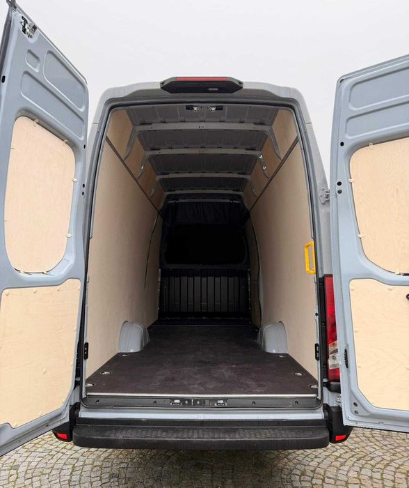 Zabudowa przestrzeni ładunkowej Iveco Daily L4H3
