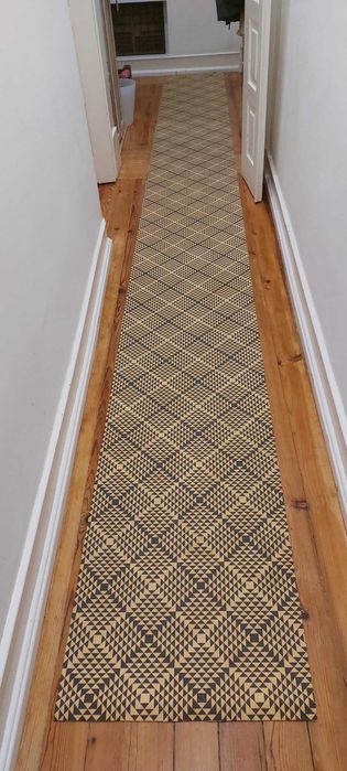 3 rolos de passadeira, total 17 metros, custaram 144 euros, como novos