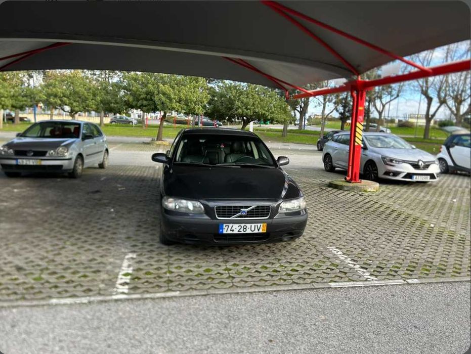 Volvo S60 2.0T (180 cv), caixa manual