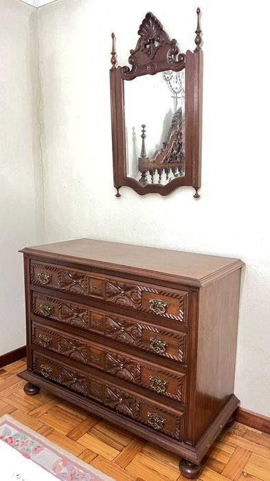 Mobilia de quarto antiga em excelente estado