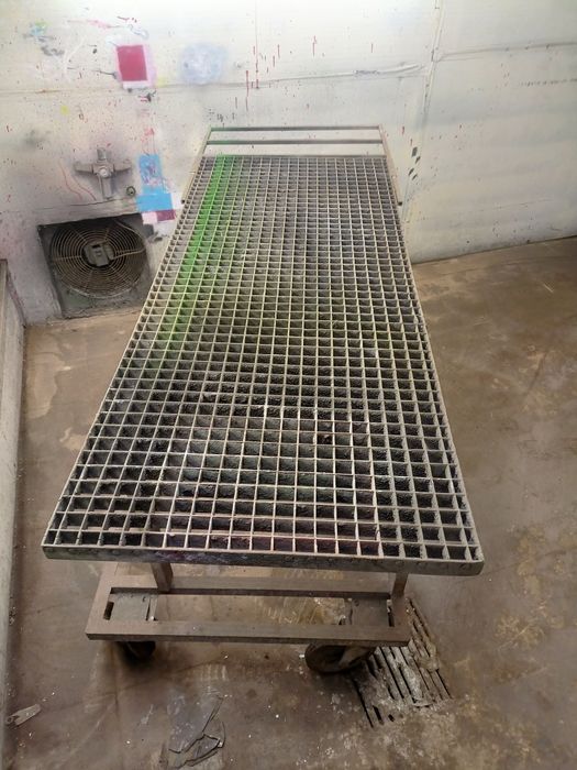 Stół stalowy na kółkach