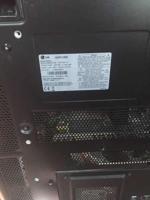 Продам телевизор LG 42PC 1RR на запчасти или ремонт
