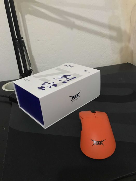 Mouse ATK Z1 Ultra Laranja - Sensor 3395 + Dongle 8K 30.000 DPI