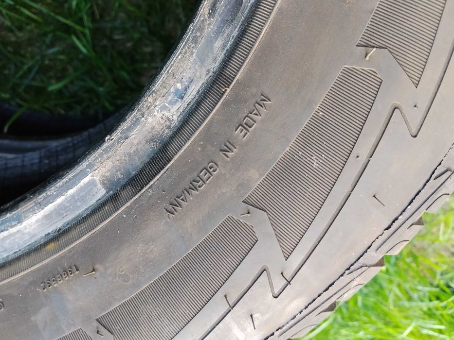 Pneus 215/65-R16 Goodyear . (55€/par)
