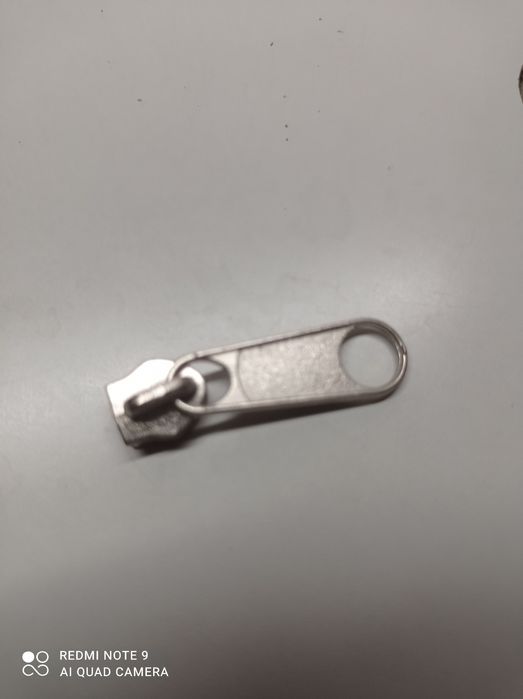 Бігунок #6 на спиральну блискавку/змійку білий/чорний