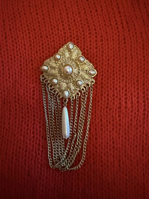 Duża złota broszka z perełkami,vintage