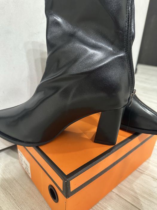 Ботильйони з гострим носом, на каблуку