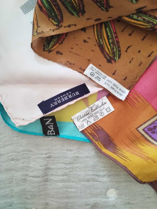 Хустки жіночі в асортименті.