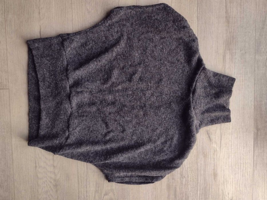 Sweter golf z wycięciem na plecach