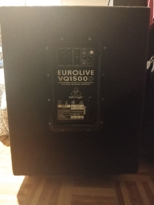 Sub Grave  Behringer VQ1500D