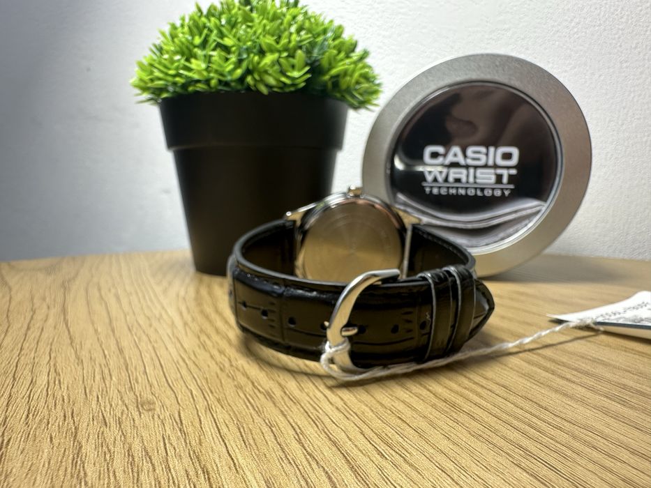 Годинник Casio MTP-V006L нові, білі