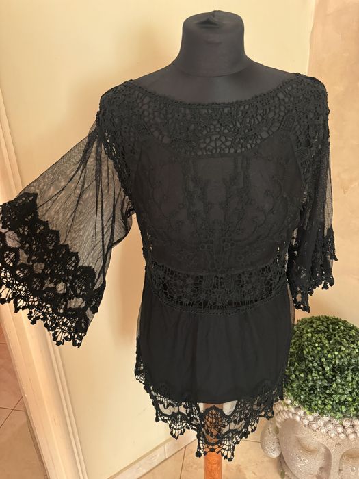 Czarna koronkowa narzutka na kostium