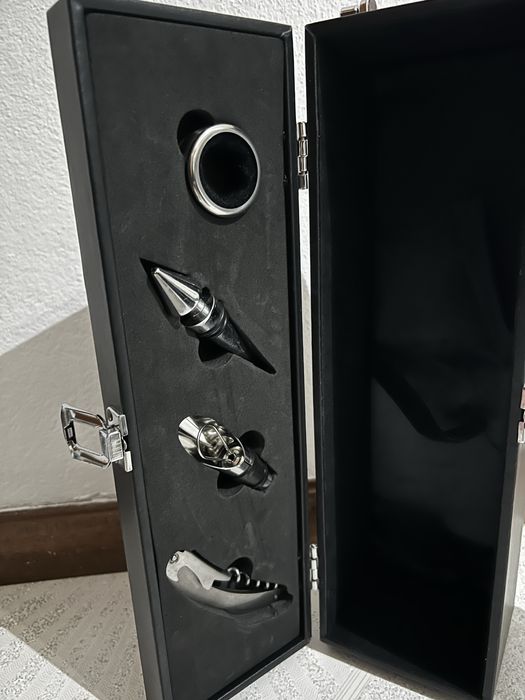 Estojo de vinho de cor preta