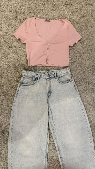Блакитні джинси Bershka / рожева кофта