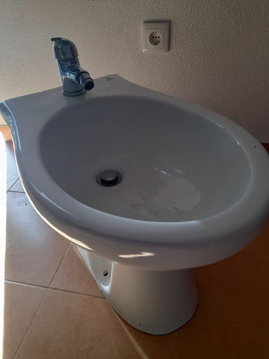 Bidé nunca usado, completo