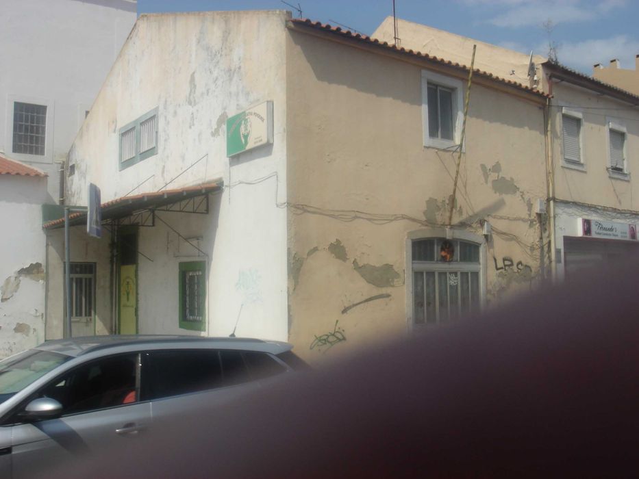 Junto à Igreja Matriz ; Póvoa Santo Adrião