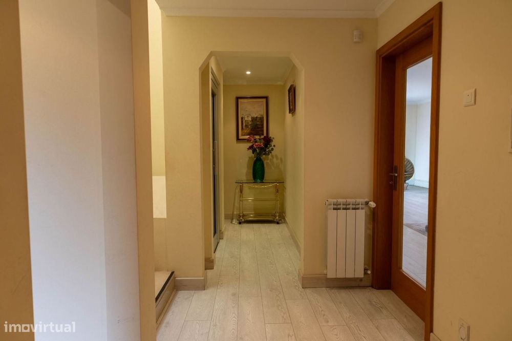 Moradia T3+2 Jardins Parede