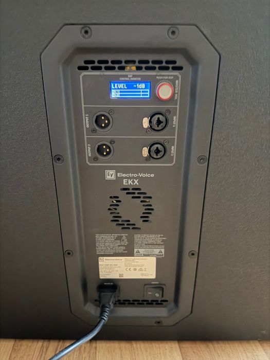 Electro Voice EKX-15SP - subbas aktywny z pokrowcem