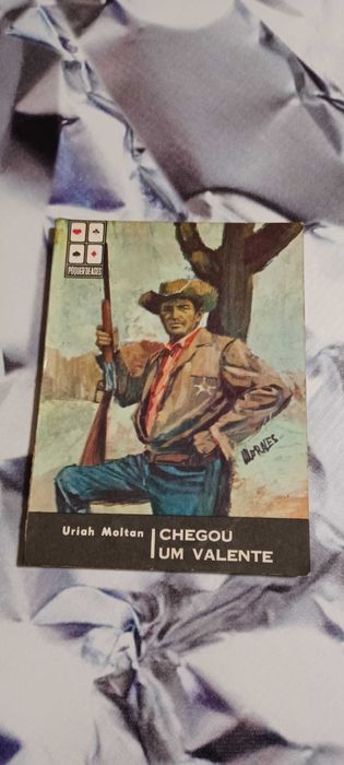 Livro _Chegou um Valente_ de Uriah Moltan