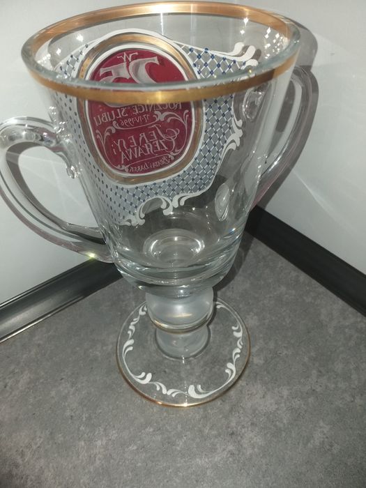 Stary krysztalowy puchar