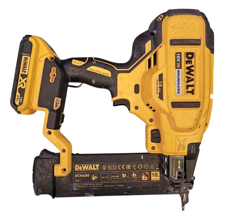 Gwoździarka Dewalt DCN680