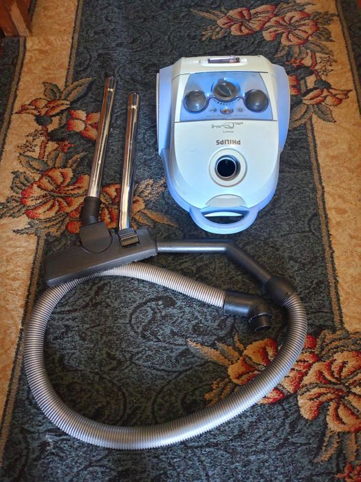 Пилосос Philips 2000w.в робочому стані