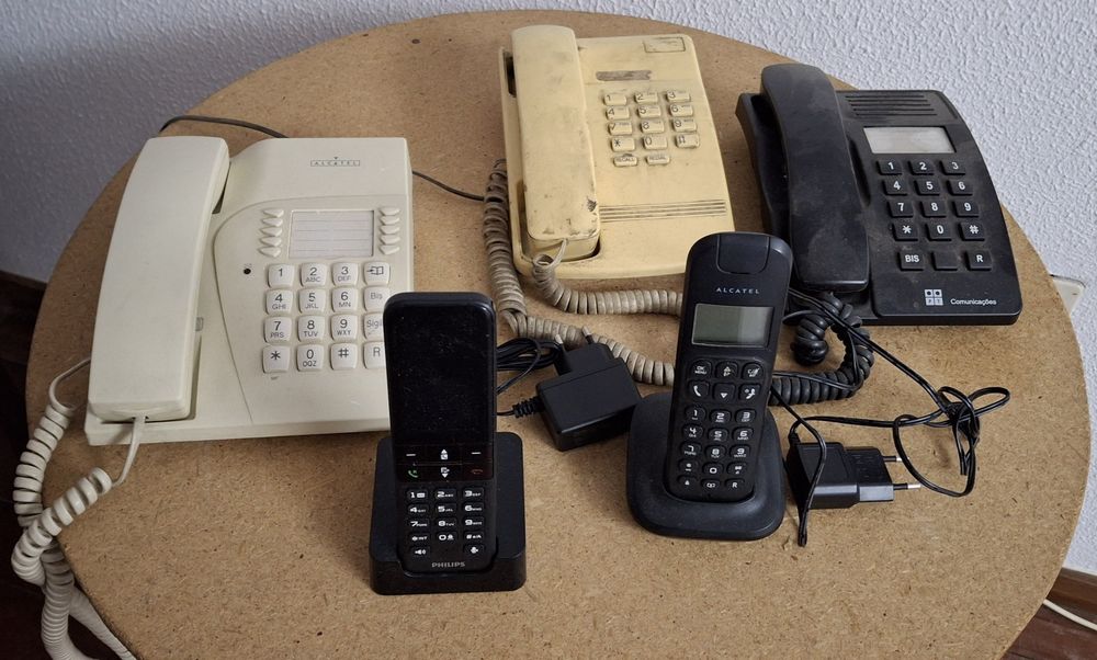 Telefones antigos  e sem fios