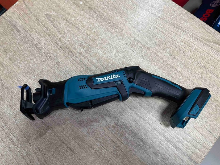 Makita DJR183 / Акумуляторна шабельна пила / Макіта