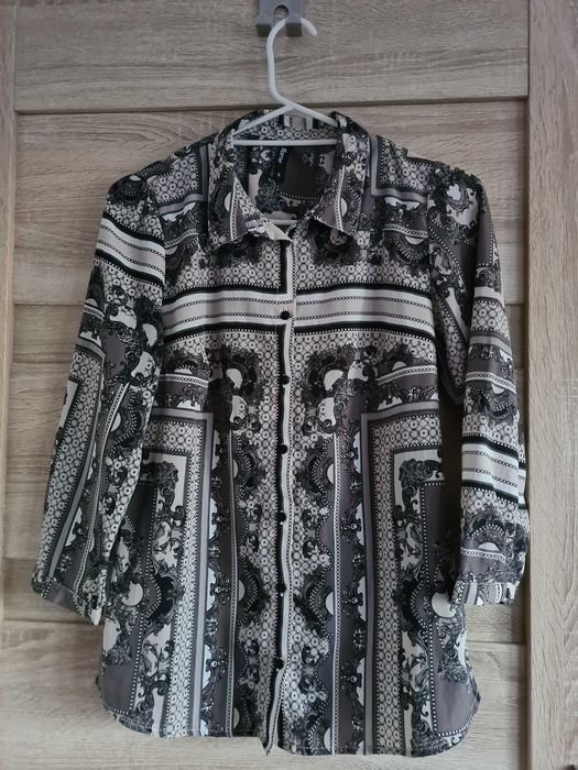 Wzorzysta koszula rozmiar S